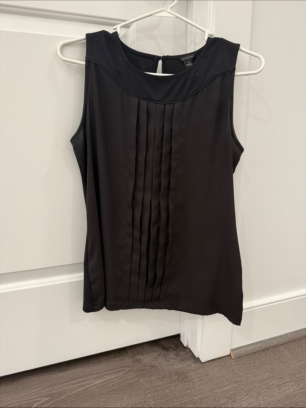Ann Taylor Black Pleated Sleeveless Top